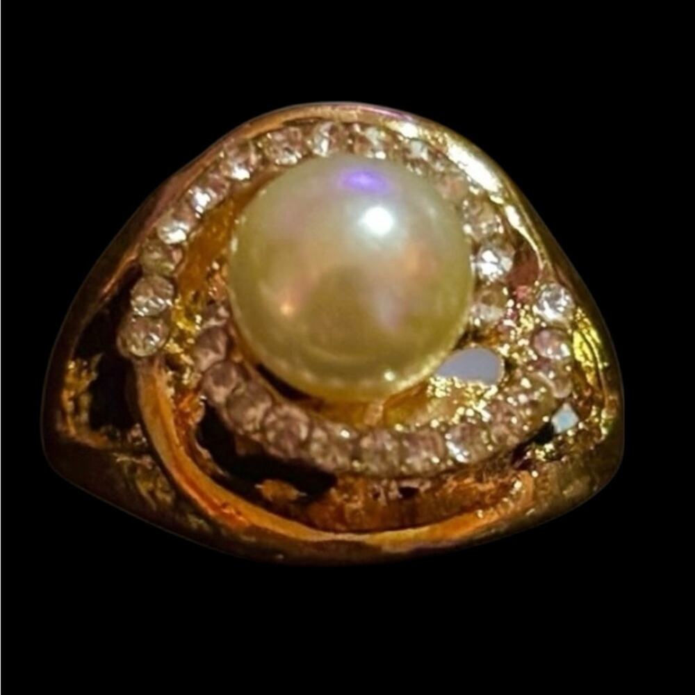 Modern Luxe Pearl Halo Ring – Chunky Gold Cocktail Statement Ring - Picture 2 of 5